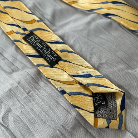 ⭐️ 2 for $10!! ⭐️ Men’s Albert Nipon Necktie - Picture 4 of 11